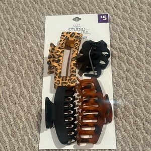 4-Pack of Hair Clips Black & Animal print